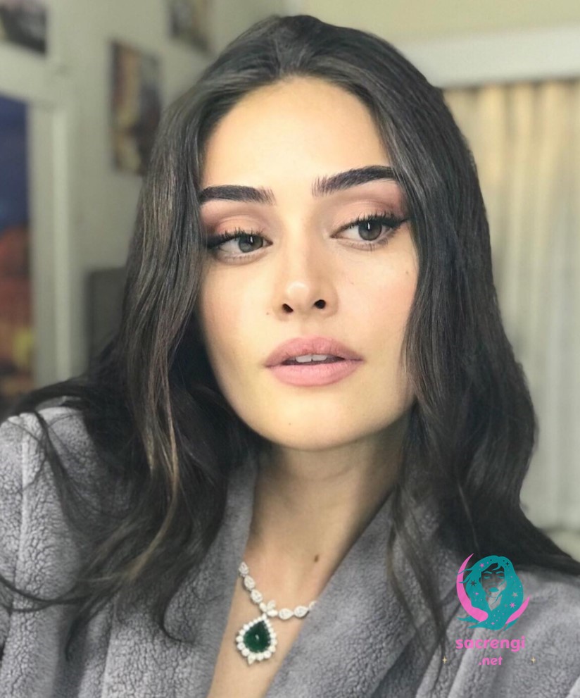 Esra Bilgiç Saç Stilleri