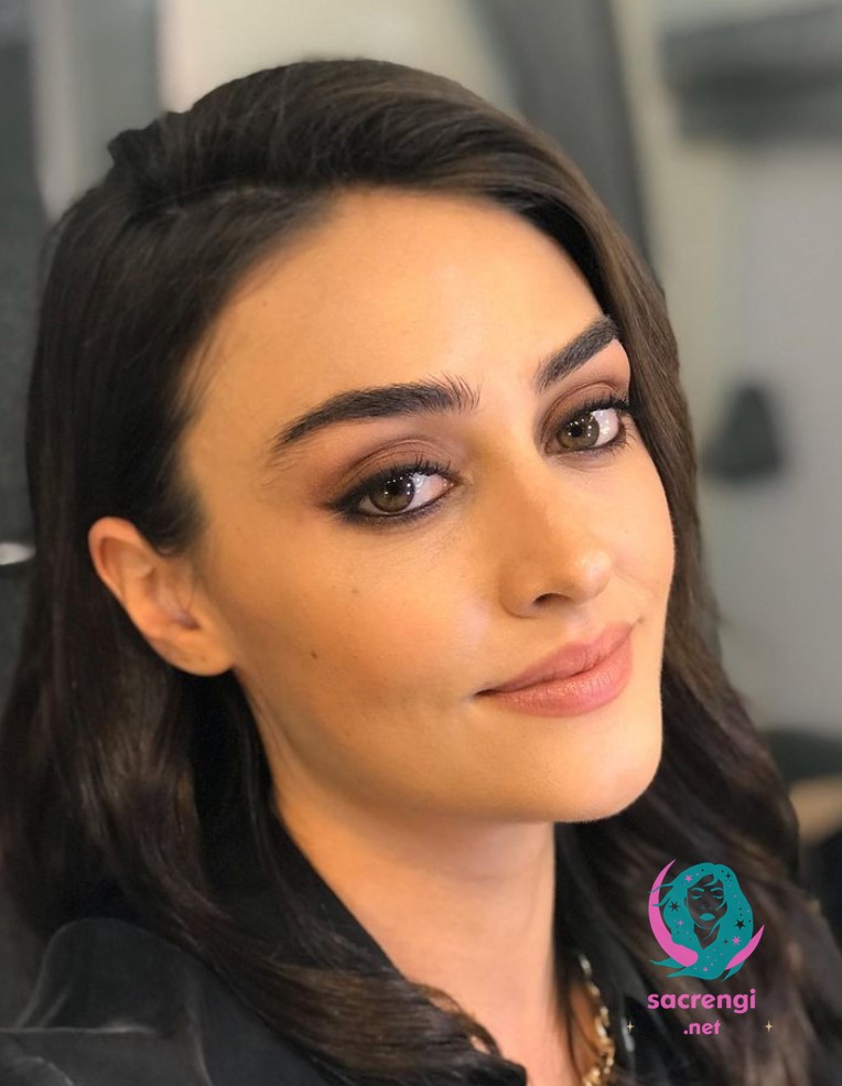 Esra Bilgiç yeni saç modeli