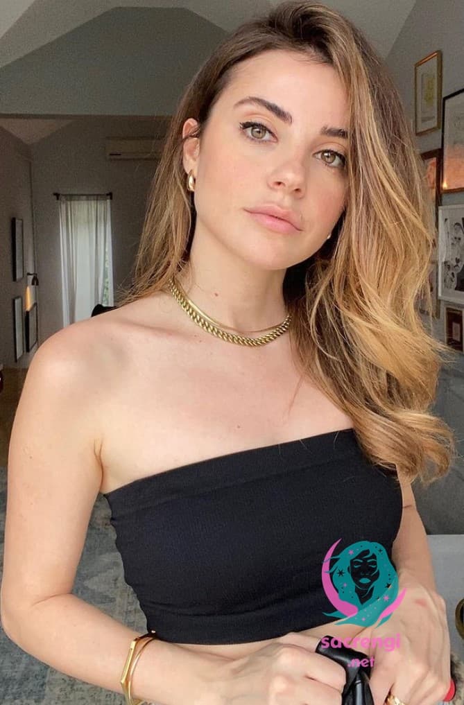 Ezgi Eyüboğlu Saç Rengi Ne