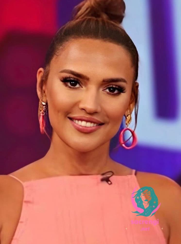 Demet Akalın Topuz Modelleri