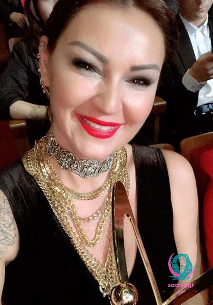 Pınar Altuğ kısa saç modeli