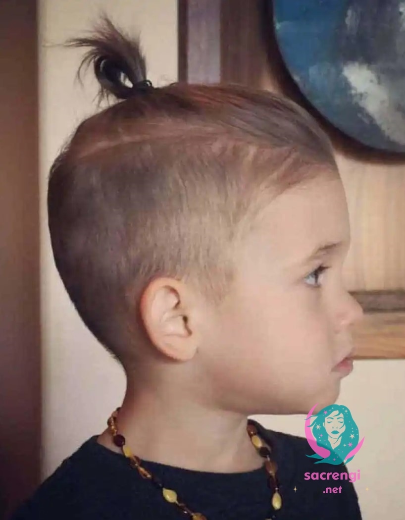 Erkek Çocuk Üstten Bağlamalı Saç Kesim Modelleri