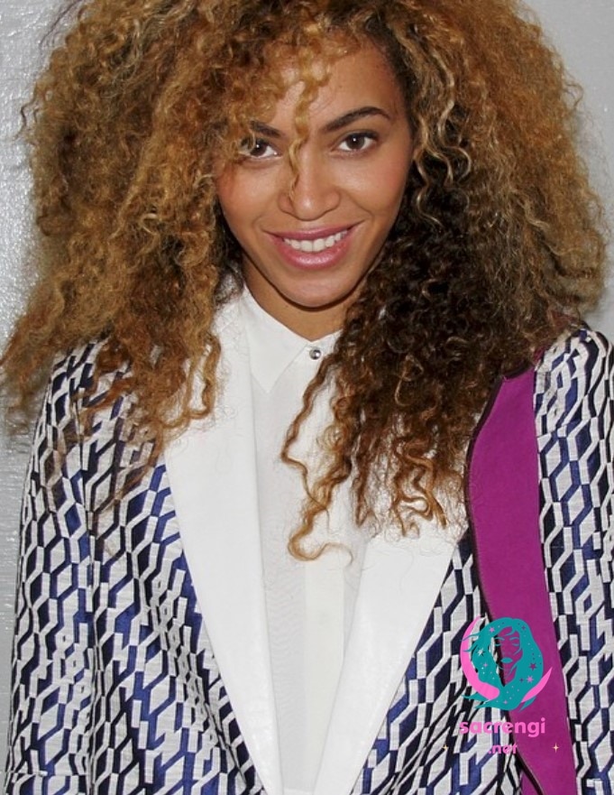 Beyonce Kıvırcık Saç Modeli