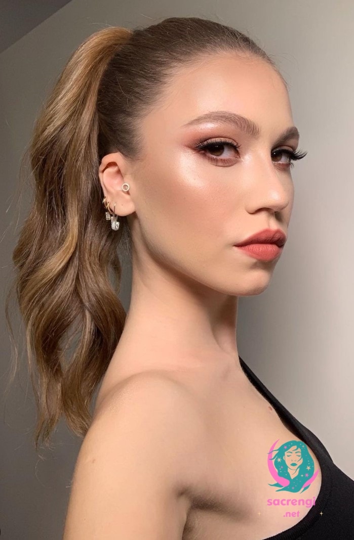Duygu Özaslan Saç Modelleri