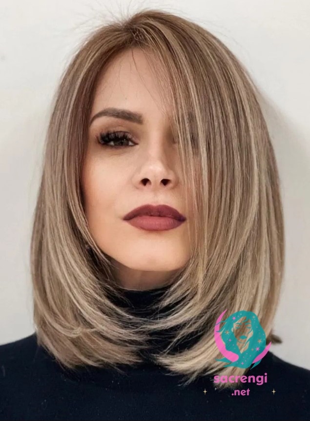 Omuzda Kısa Saç Modeli